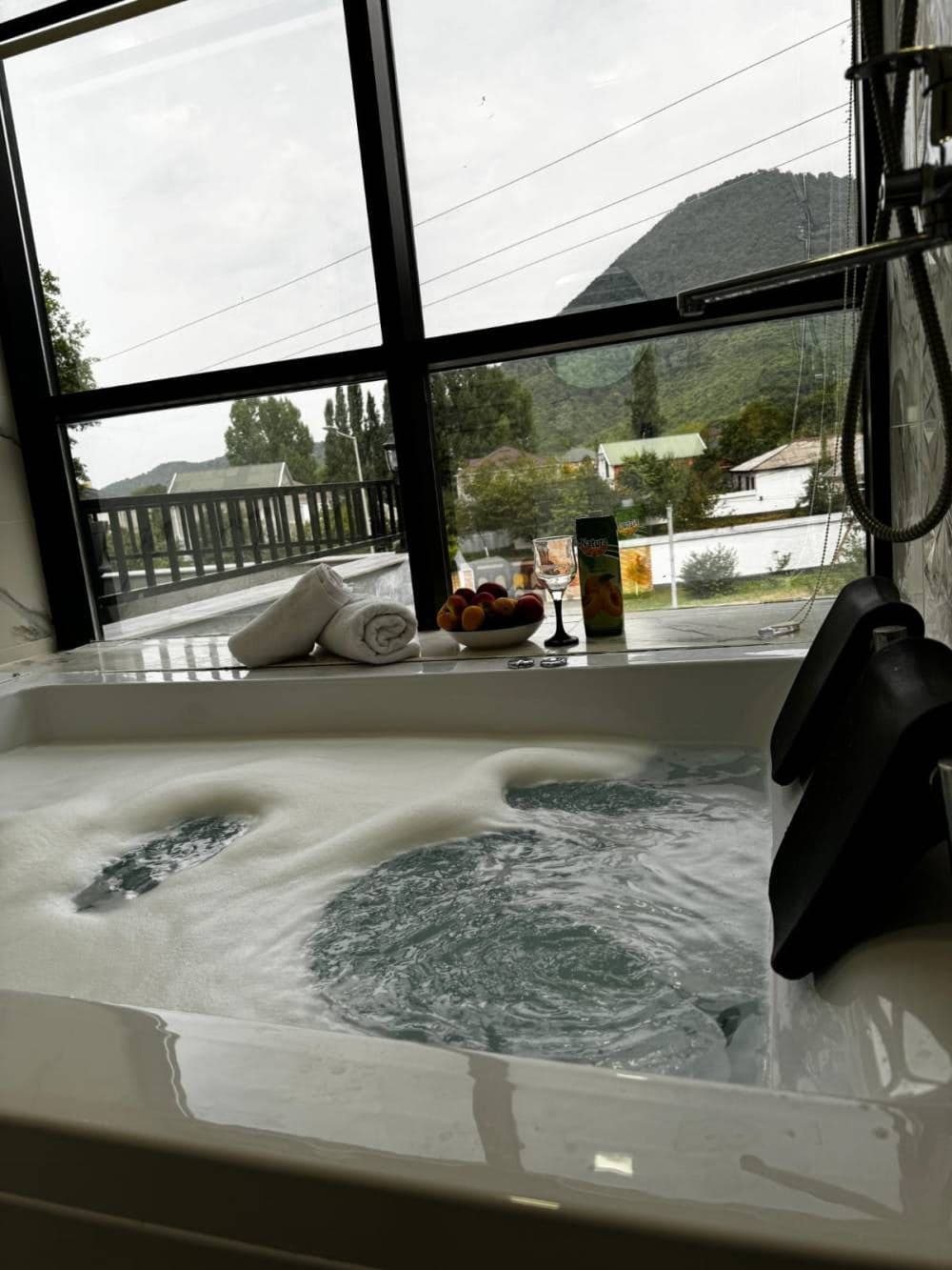 Luxury Milan Mountain Ponoramic Villa, indoor heated pool and jacuzzi with mountain view - photo 11