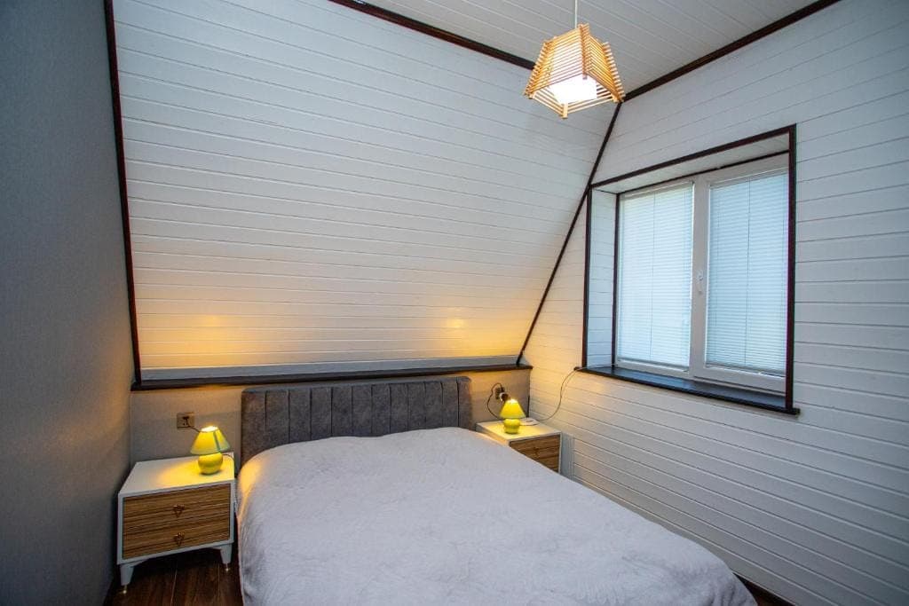Mirvari A-Frame Riverside — Qubada Çay Kənarı A-Frame Ev