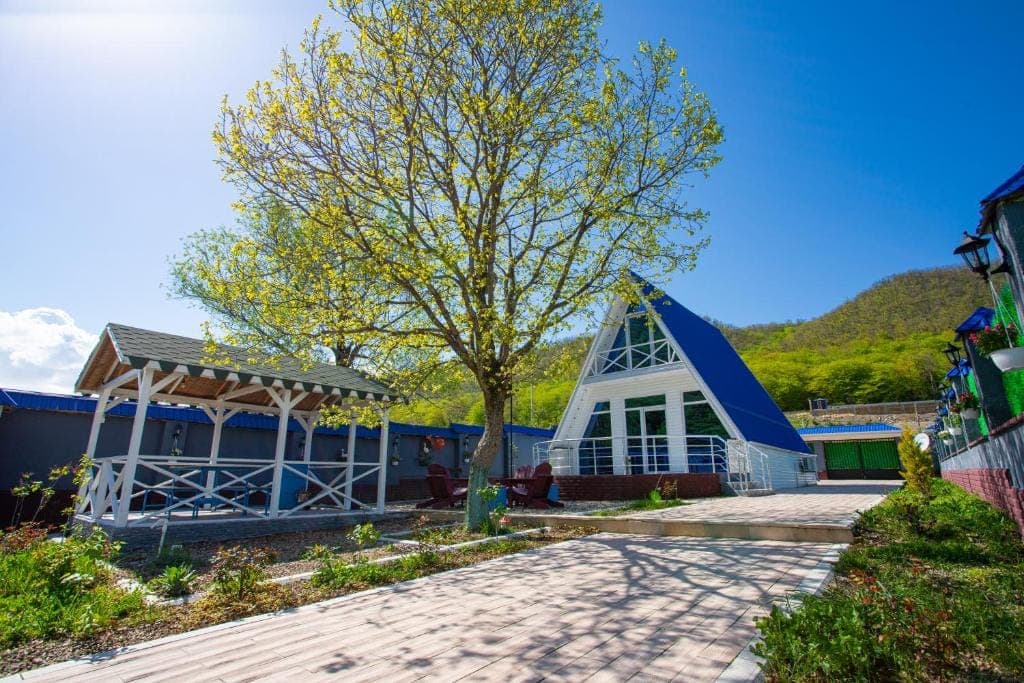 Mirvari A-Frame Riverside — Qubada Çay Kənarı A-Frame Ev