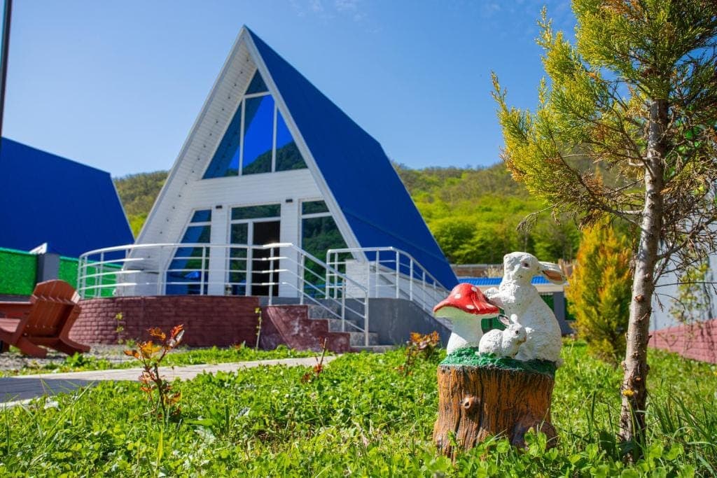 Mirvari A-Frame Riverside — Qubada Çay Kənarı A-Frame Ev