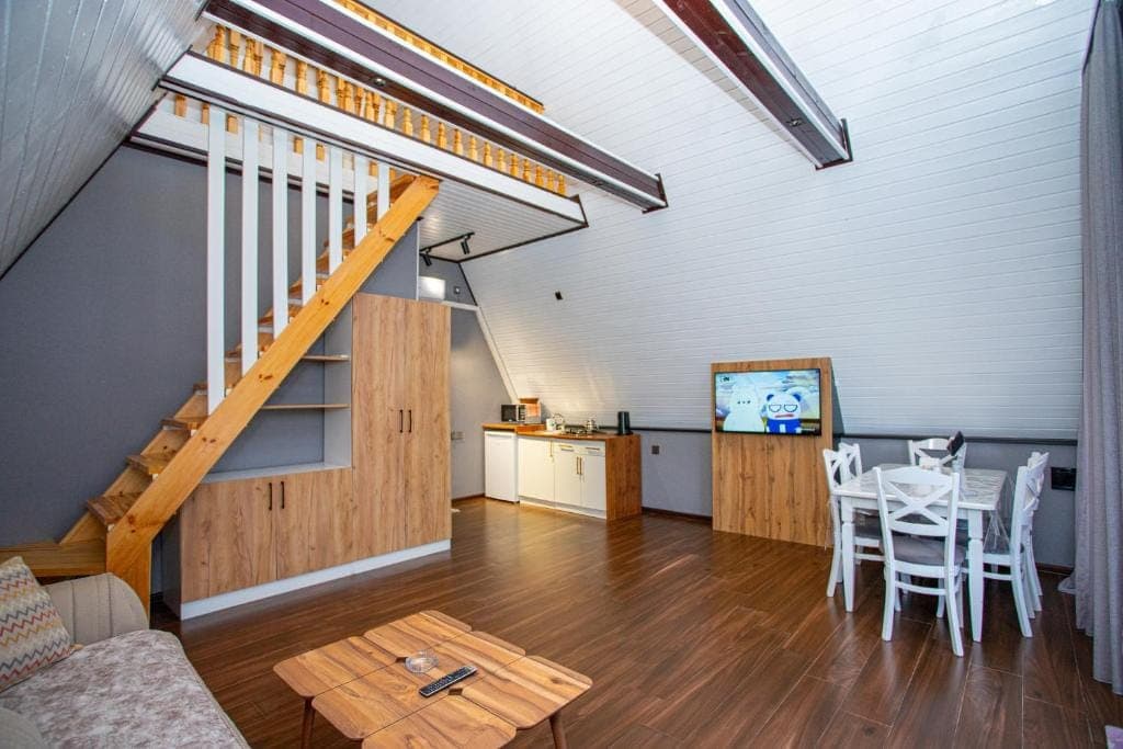 Mirvari A-Frame Riverside — Qubada Çay Kənarı A-Frame Ev