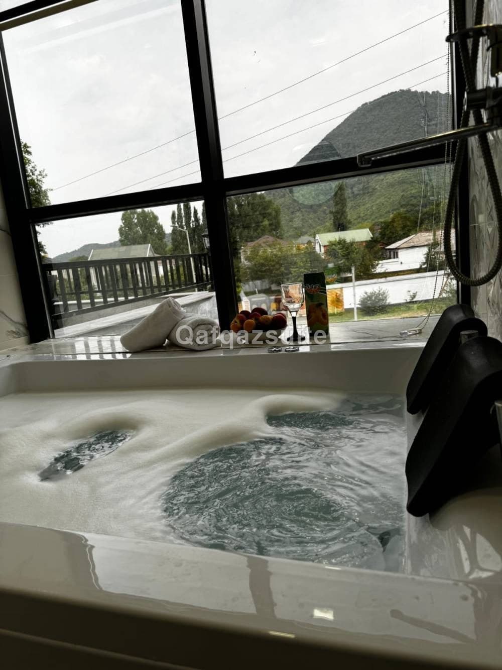 Luxury Milan Mountain Ponoramic Villa, indoor heated pool and jacuzzi with mountain view - photo 11