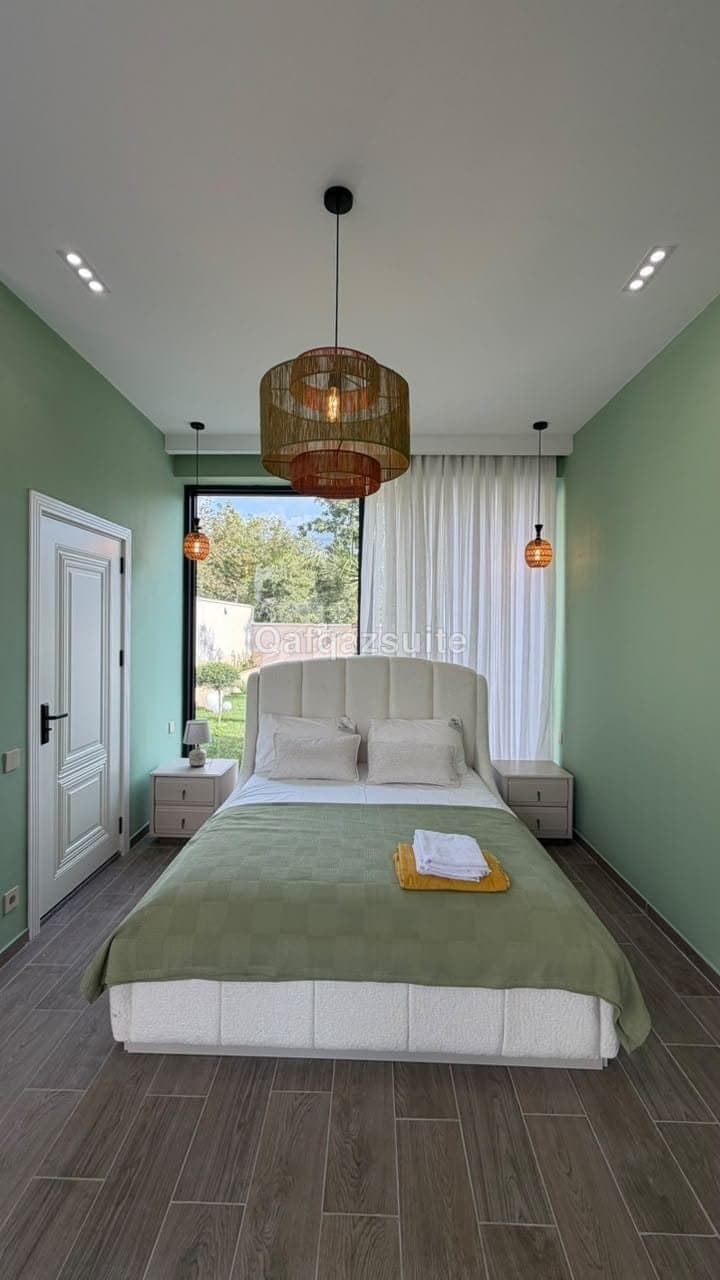 De Harmony Villa, Qəbələ
