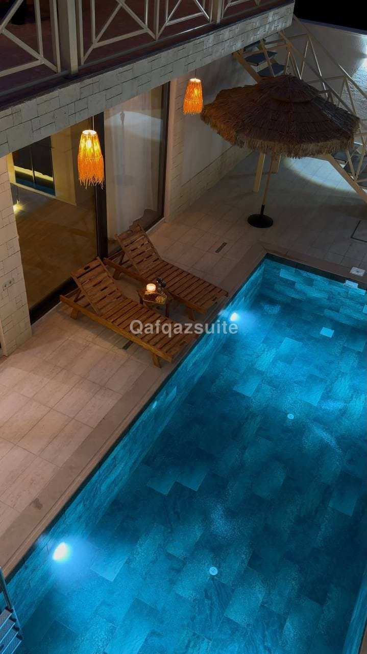 De Harmony Villa, Qəbələ