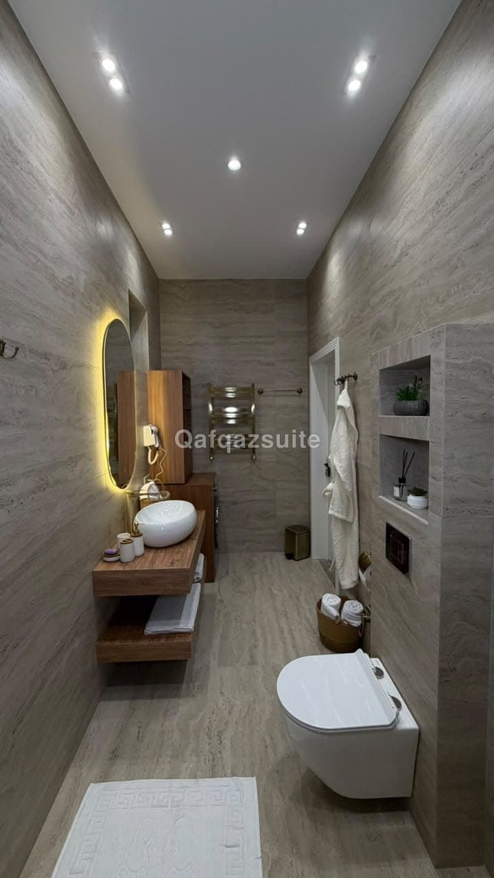 De Harmony Villa, Qəbələ