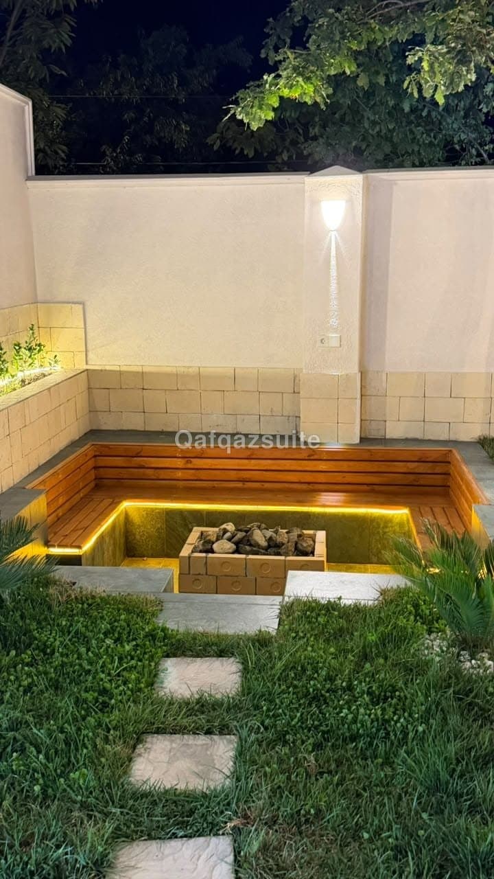 De Harmony Villa, Qəbələ