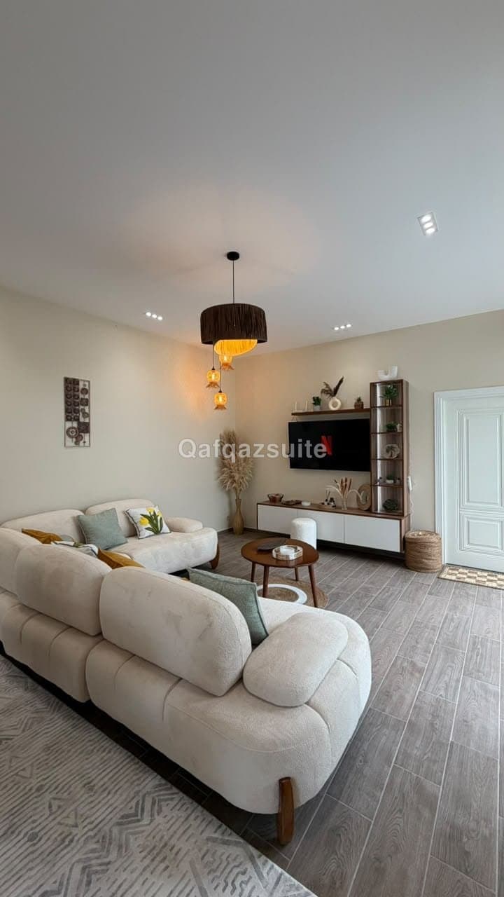 De Harmony Villa, Qəbələ