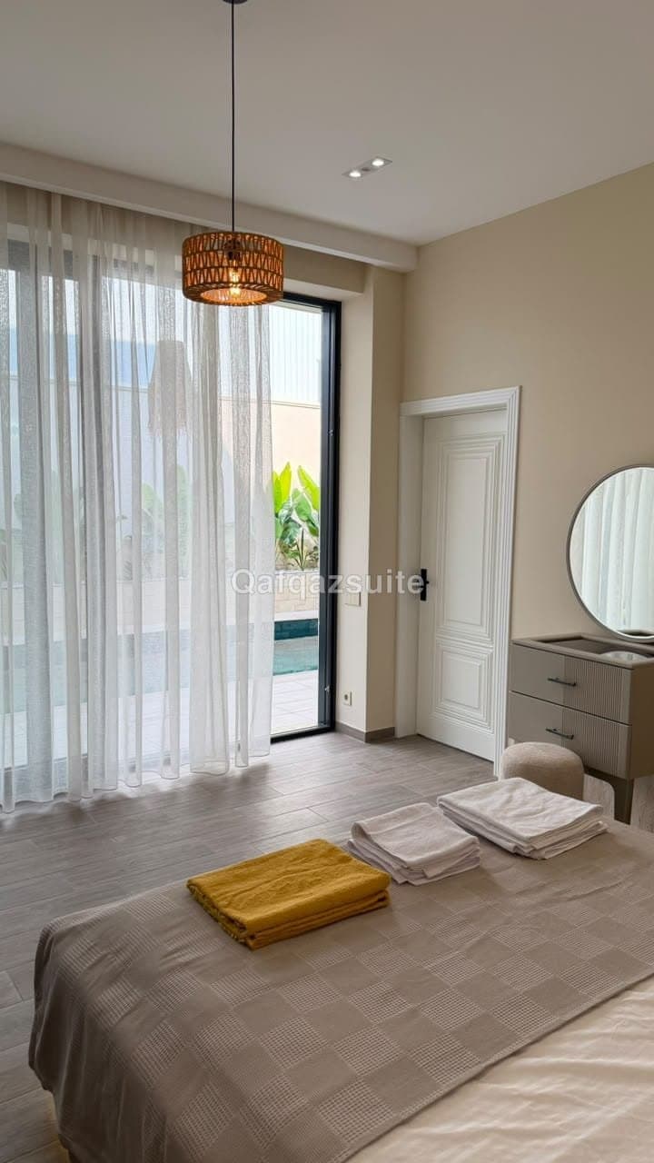 De Harmony Villa, Qəbələ