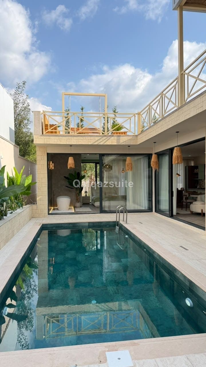 De Harmony Villa, Qəbələ