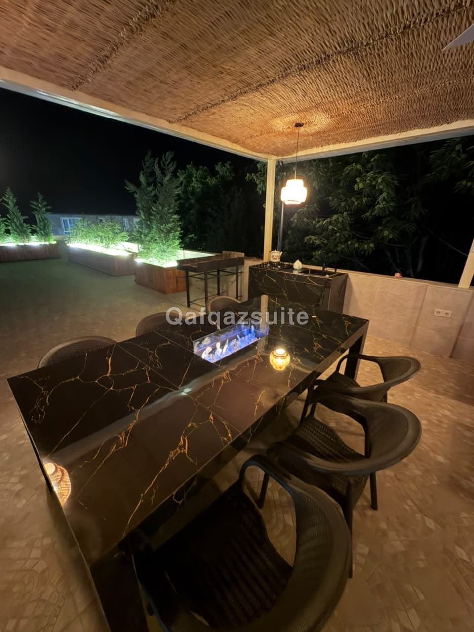 De Harmony Villa, Qəbələ
